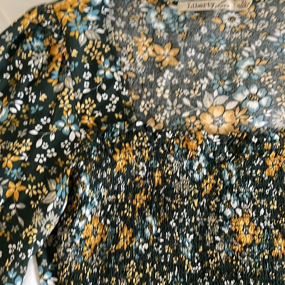Liberty Love size XL green floral top. Front ruched square neck. Super cute! - Picture 7 of 9